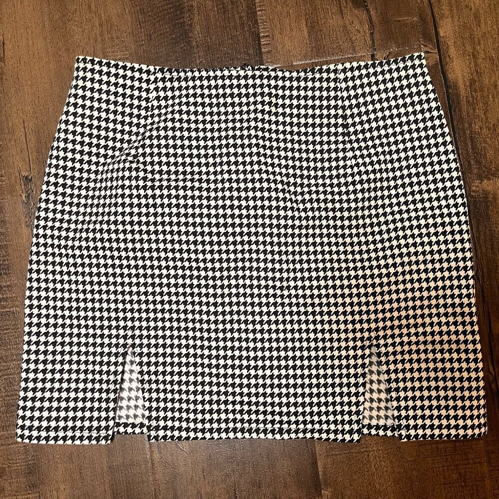 Motel Houndstooth Mini Skirt
